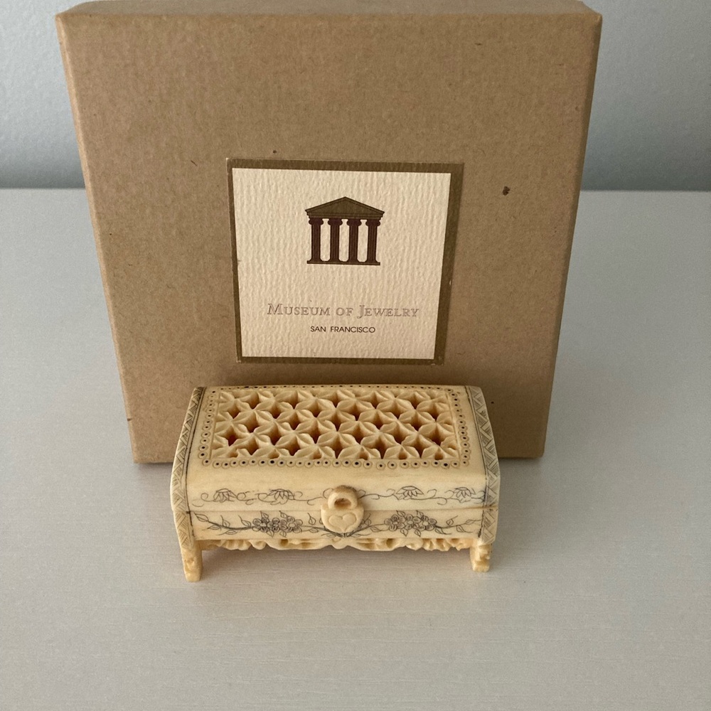 Scrimshaw trinket box